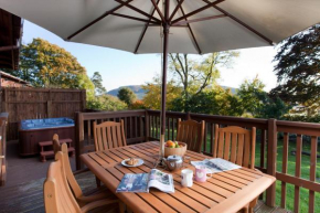 Copper Beech Lodge with Hot Tub